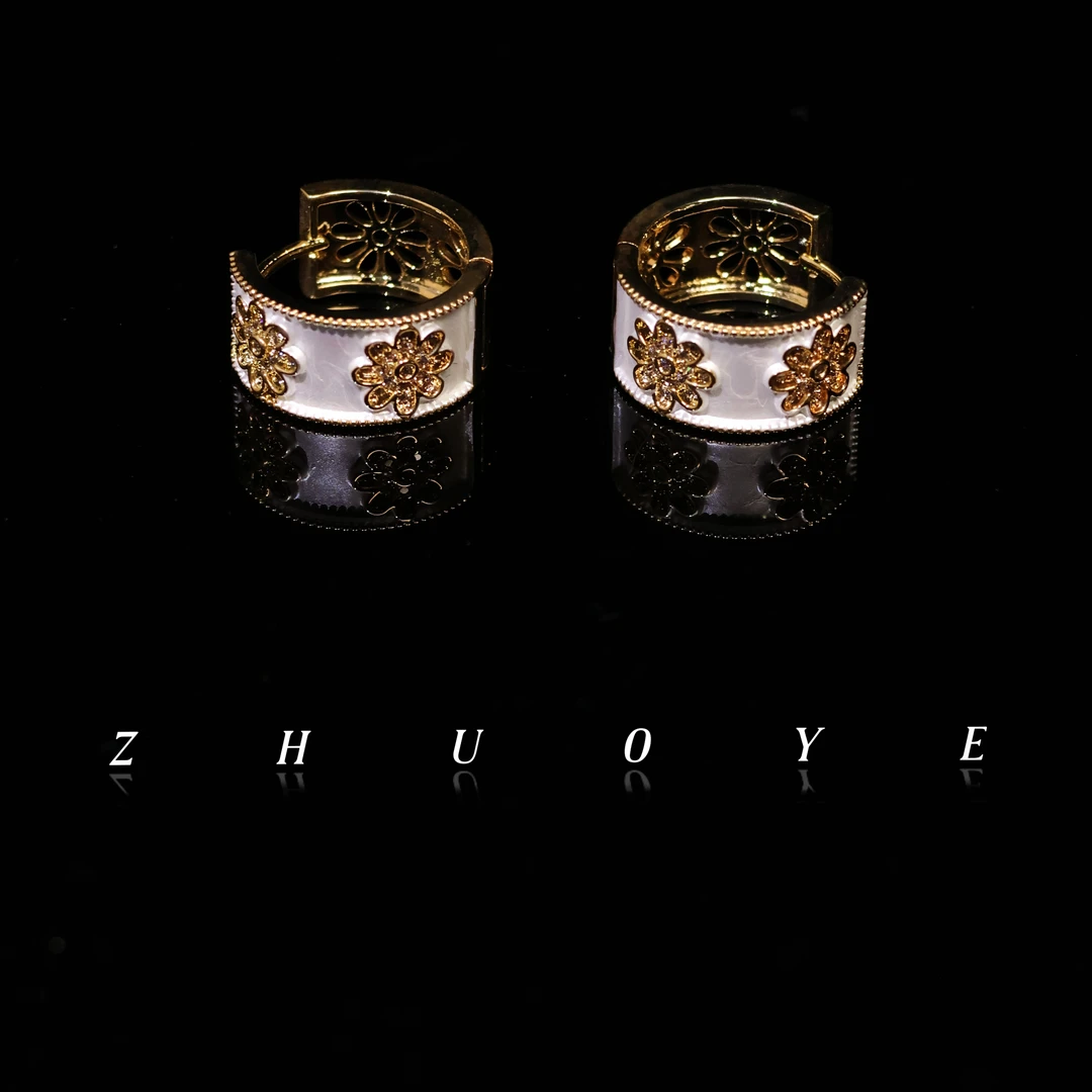 铜合金耳饰 灼晔·白色气质印花简约时尚大气耳圈 高级百搭气质