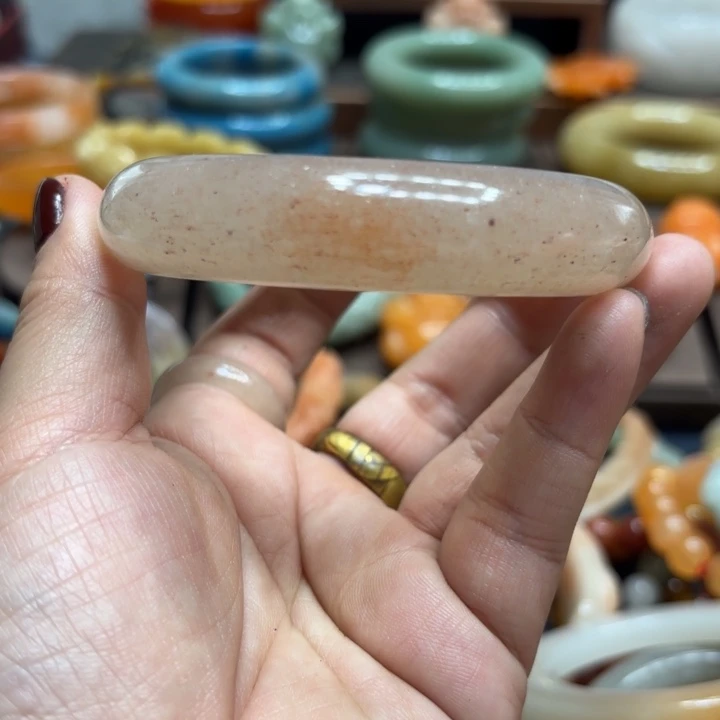 ·***儿石英岩玉合金颈饰