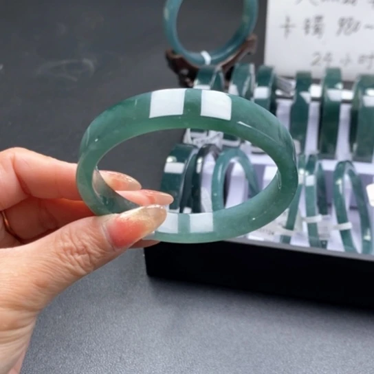 翡翠手镯未镶嵌61尺寸