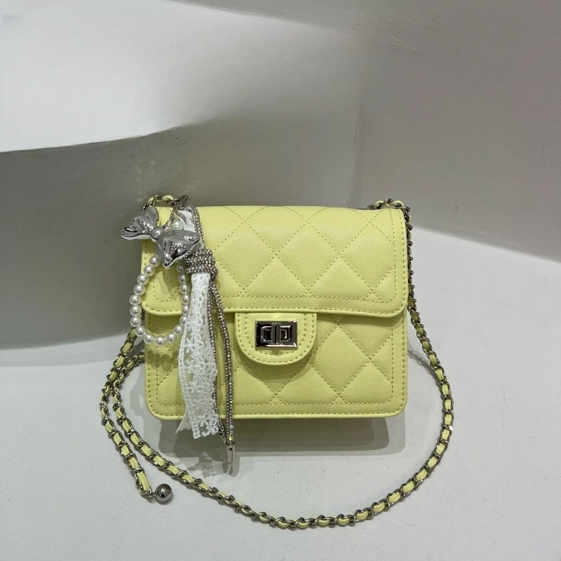 【RAIN·CUN】轻奢小蝴蝶结挂件链条斜挎菱格包 ZT-D7199-酱黄色