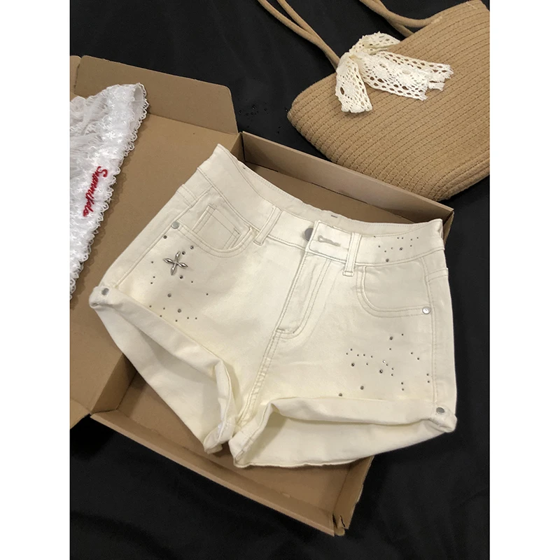 白色烫钻辣妹卷边牛仔超短裤女夏季新款阔腿A字性感百搭显瘦热裤