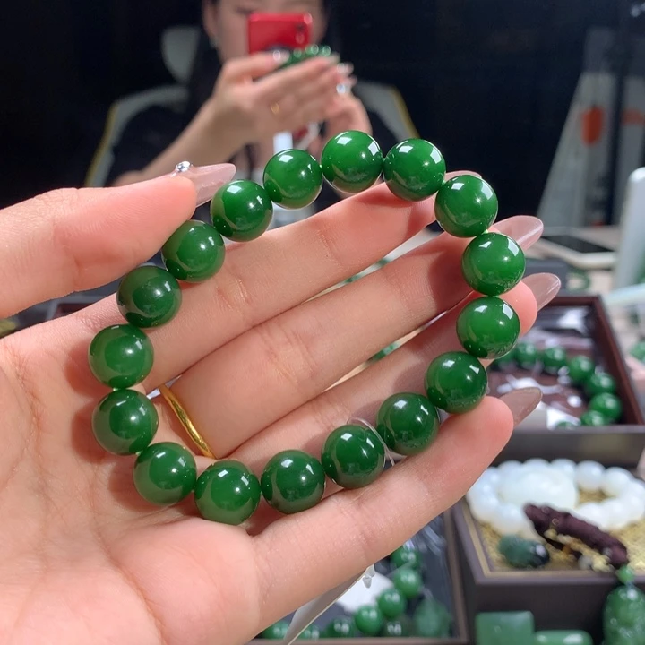 手链未镶嵌和田玉（碧玉）风****?