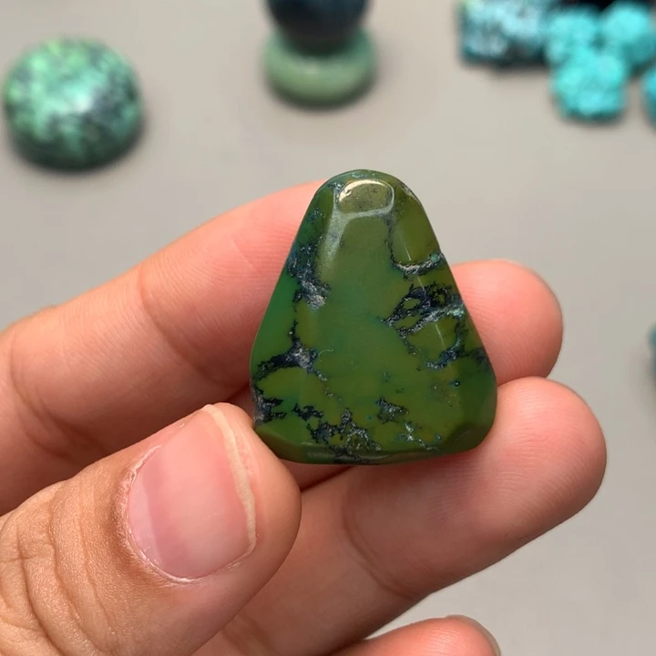 未镶嵌绿松石颈饰