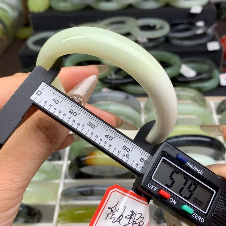 蛇纹石玉未镶嵌手镯754