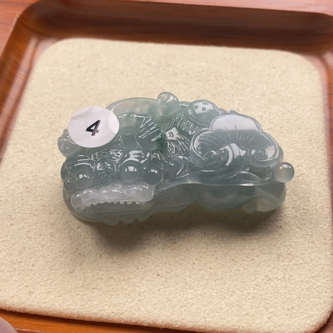 翡翠未镶嵌颈饰霸王貔貅