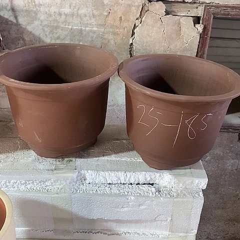 中国宜兴紫砂花盆，