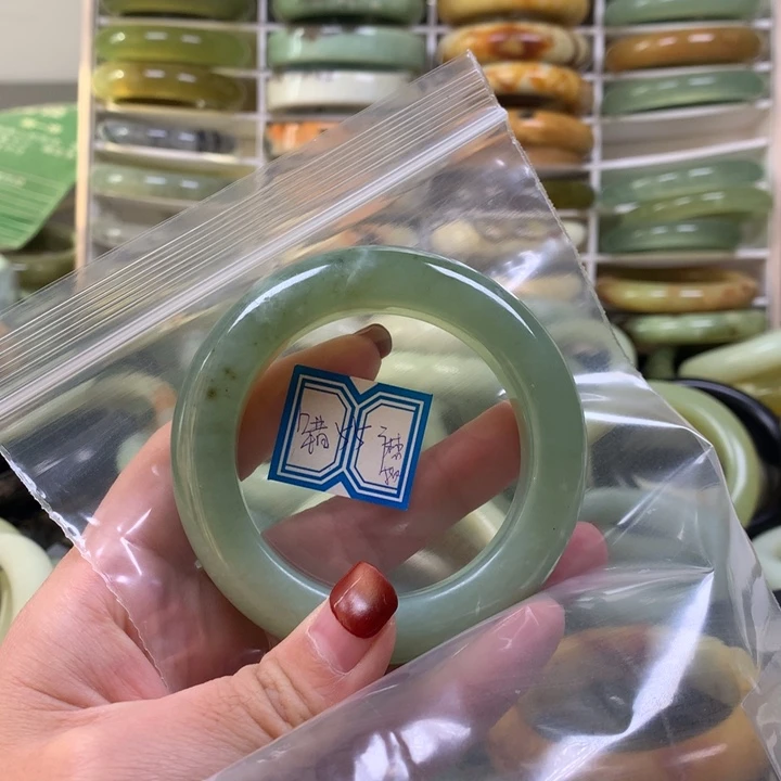 蛇纹石玉手镯未镶嵌错****墨