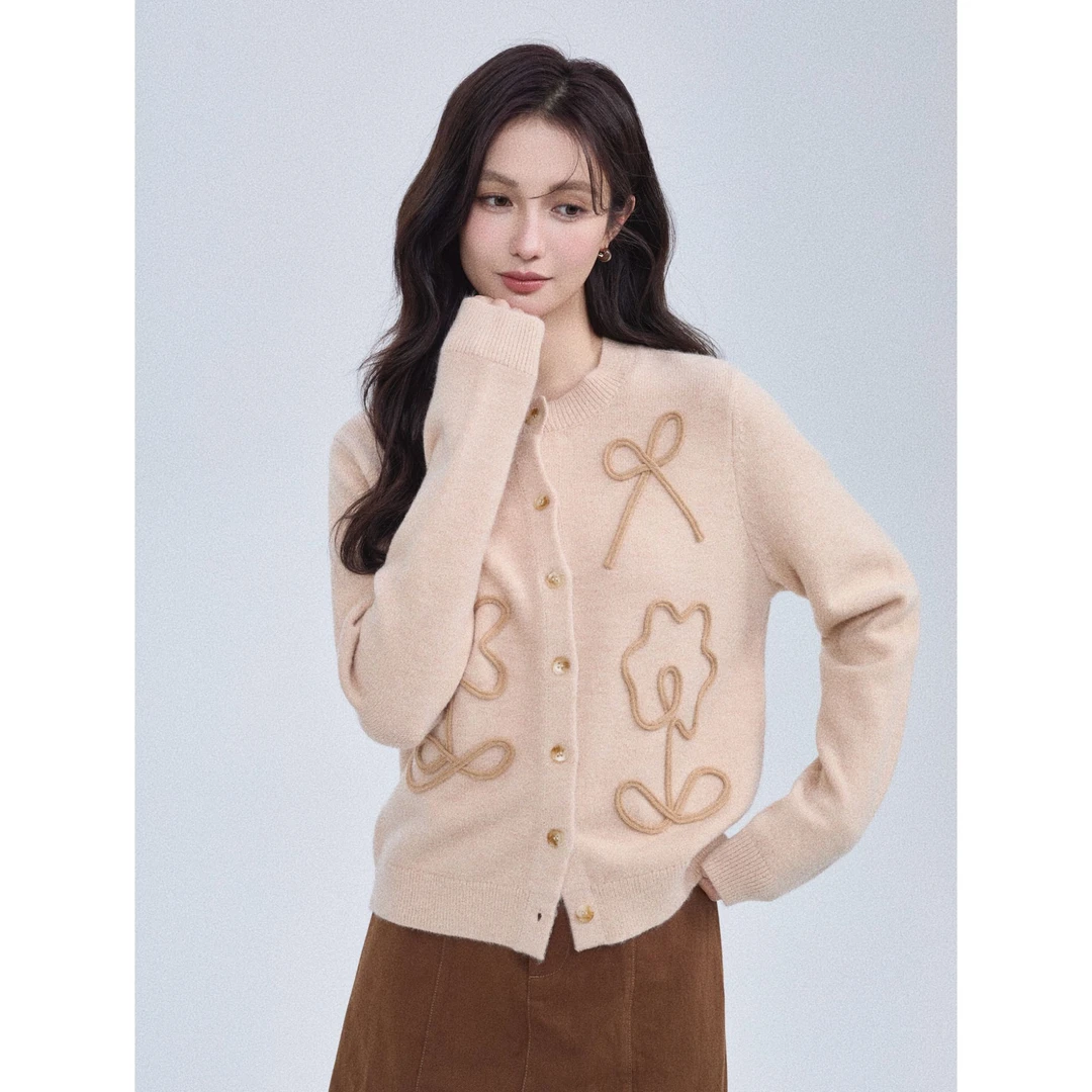 【年终狂欢季】茵曼25冬季花朵刺绣圆领套头毛衣时尚百搭宽松针织衫