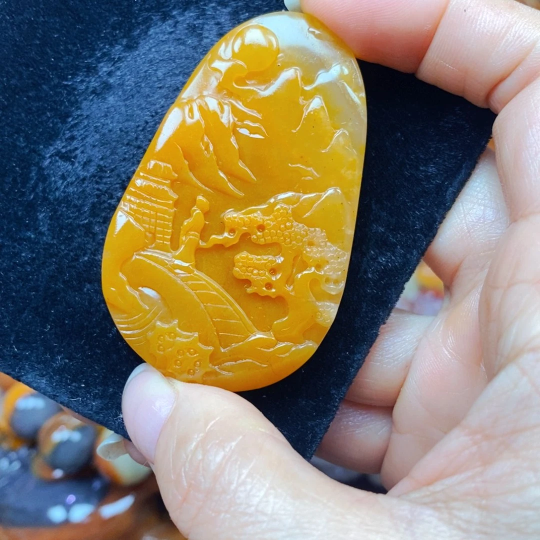 未镶嵌石英质玉（黄龙玉）颈饰