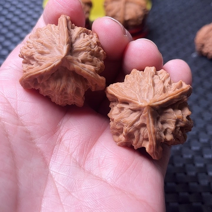 文玩核桃吊坠文玩核桃三棱核桃盘山