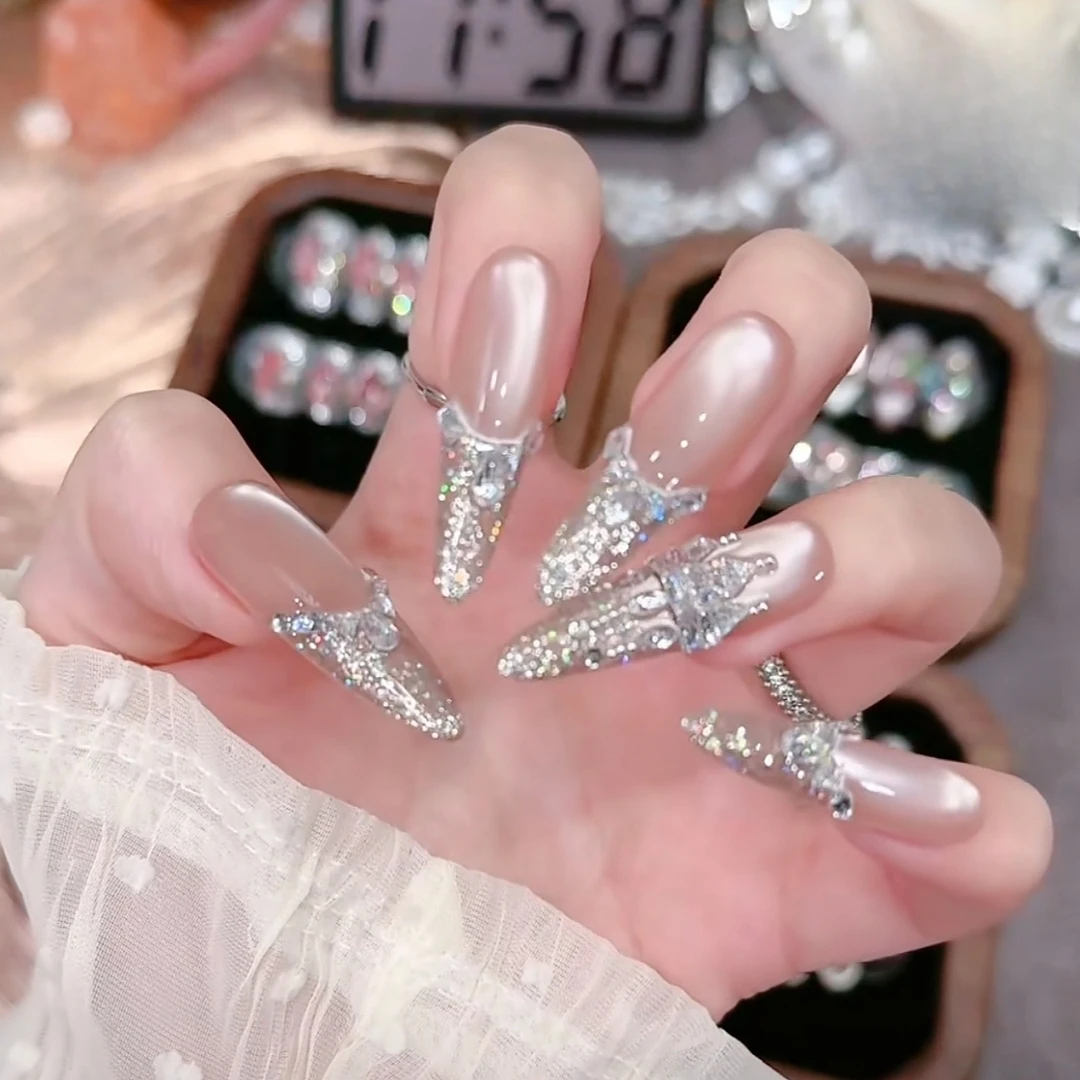 【梦幻城堡】x纯手工穿戴美甲猫眼光疗立体锆石钻爆闪蹦迪满钻