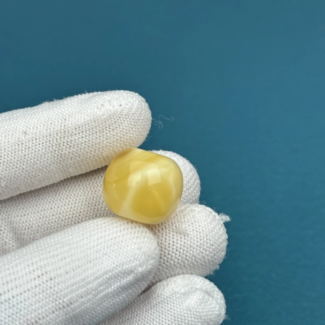 R3494天然原矿蜜蜡 鸡油黄墩子 17.6*15.4mm抖音基地质检发货