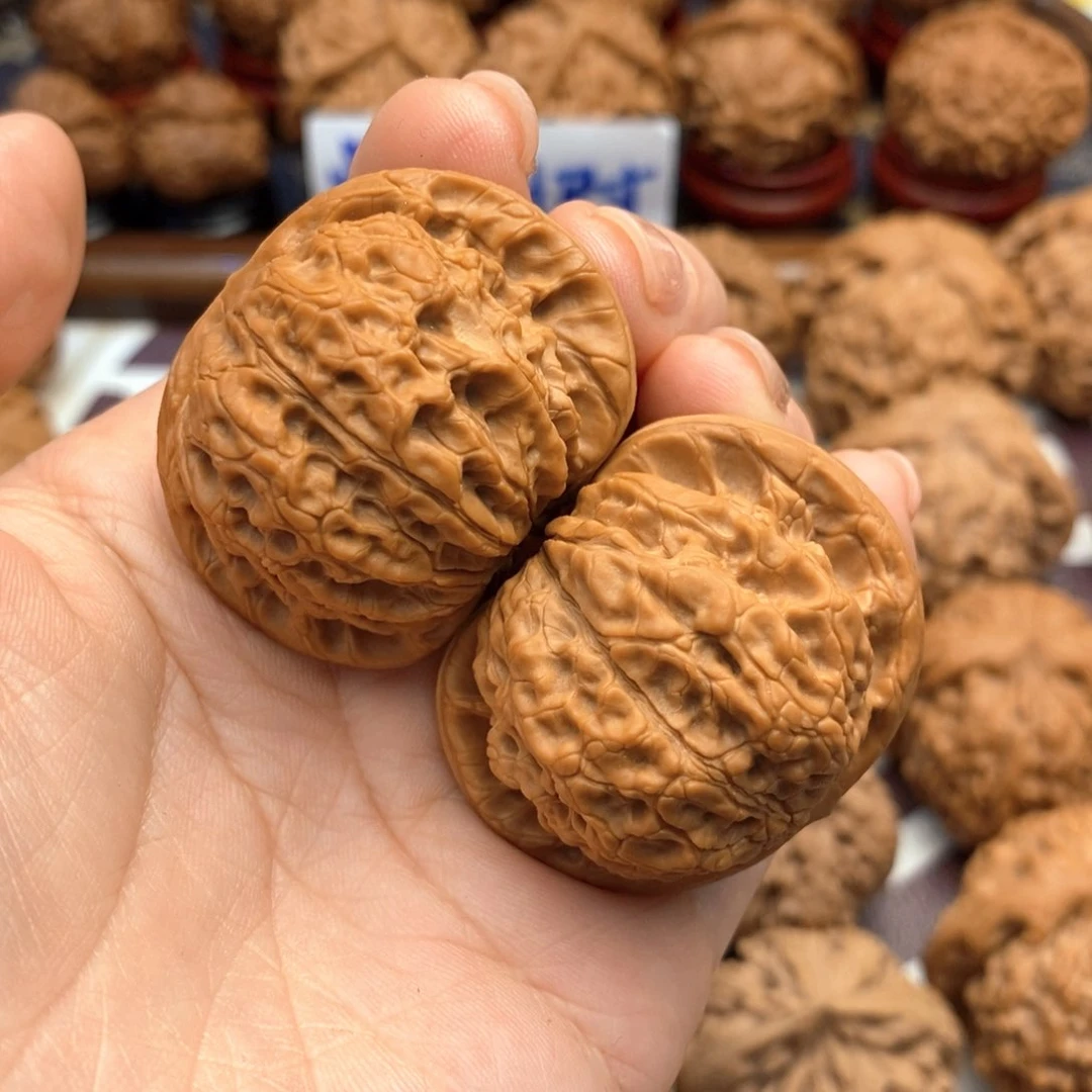 【闪购商品】文玩核桃把件。267号血麒麟