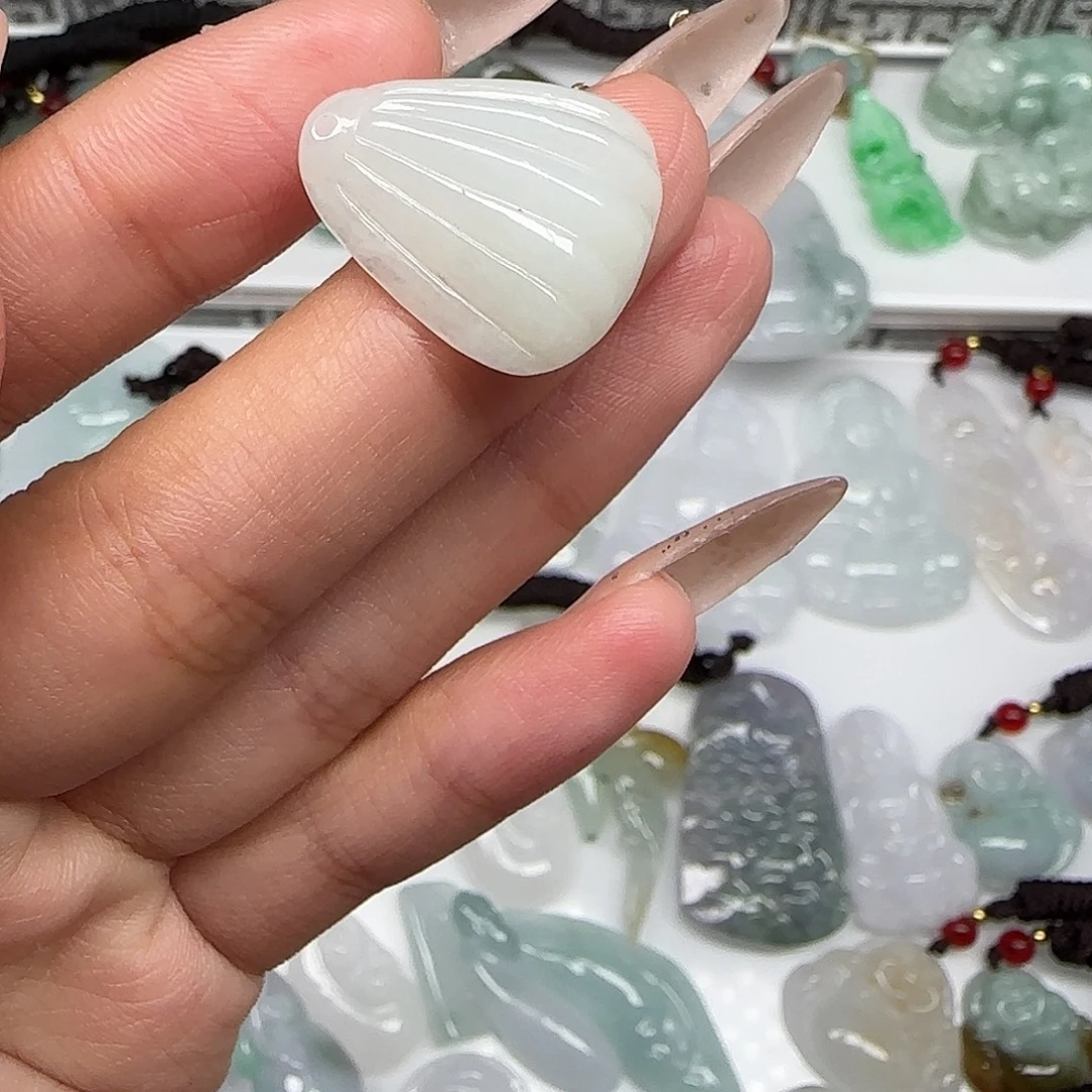 翡翠未镶嵌颈饰68