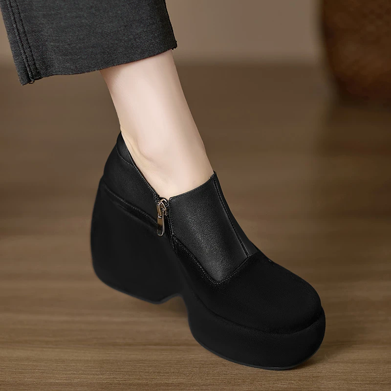 修悦黑色10CM高跟深口女鞋2025春季新款坡跟真皮厚底防水台小皮鞋