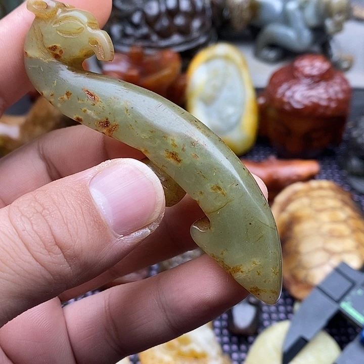 未镶嵌蛇纹石玉颈饰
