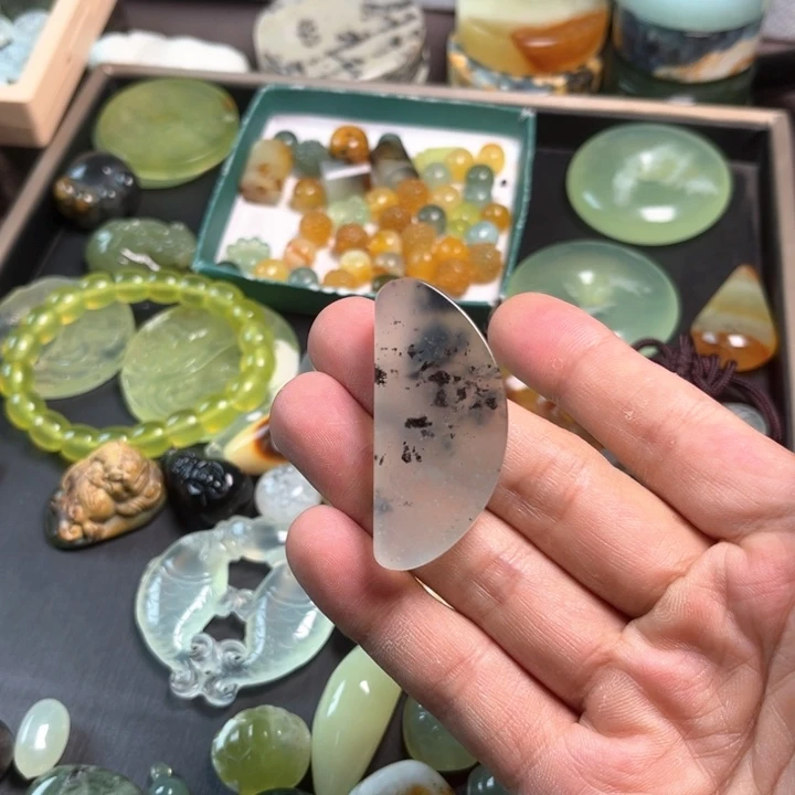 蛇纹石玉未镶嵌挂件