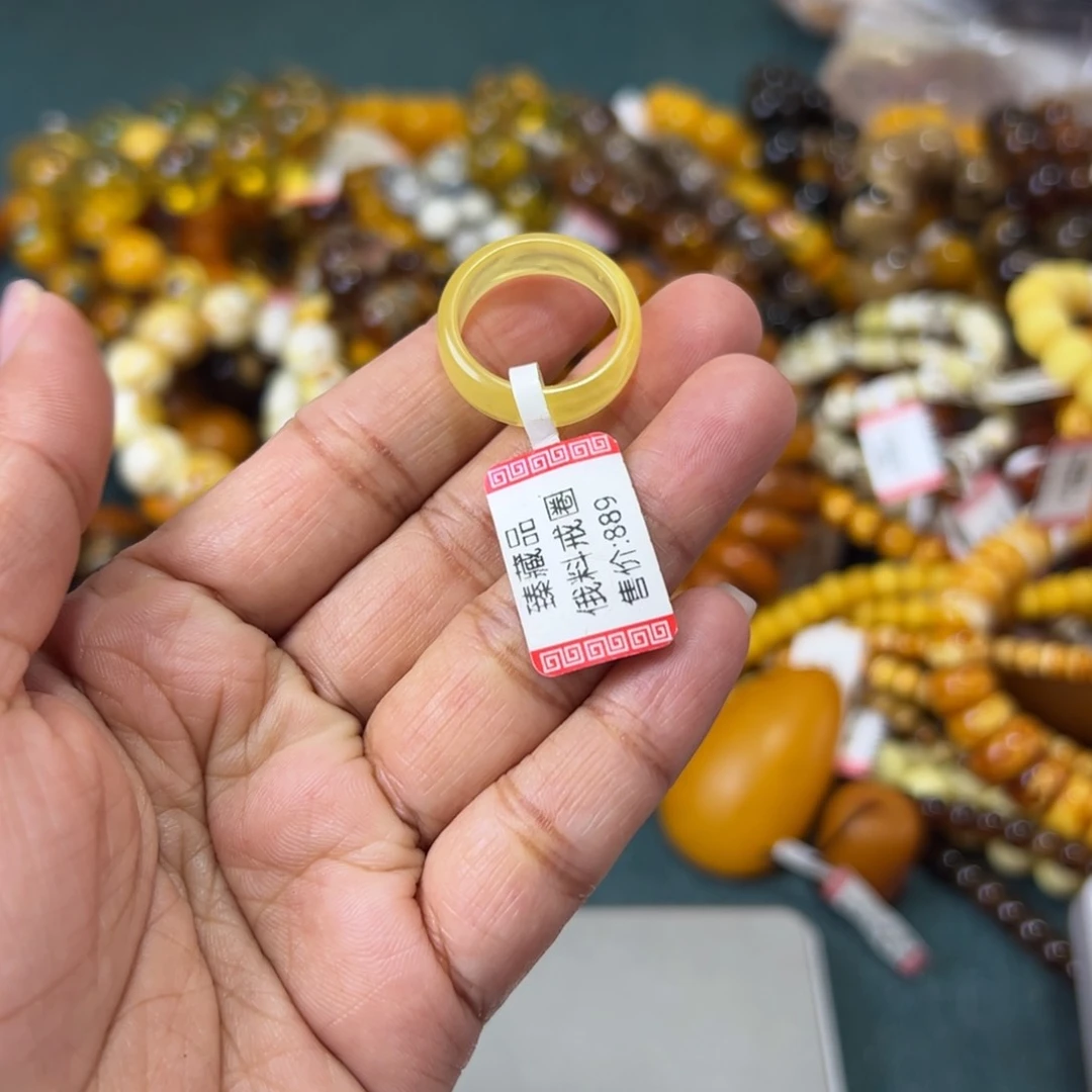 未镶嵌琥珀珠宝奇石754