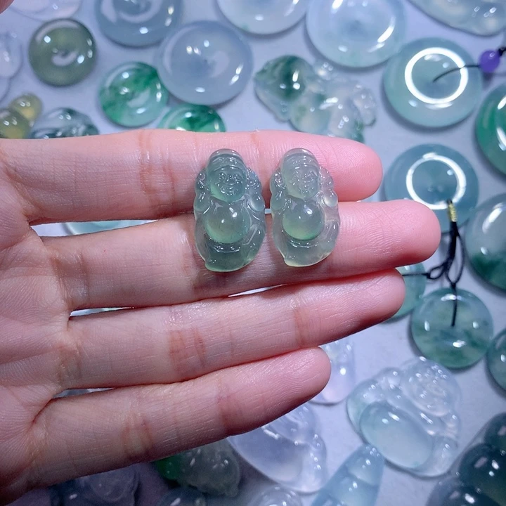 翡翠颈饰未镶嵌财神