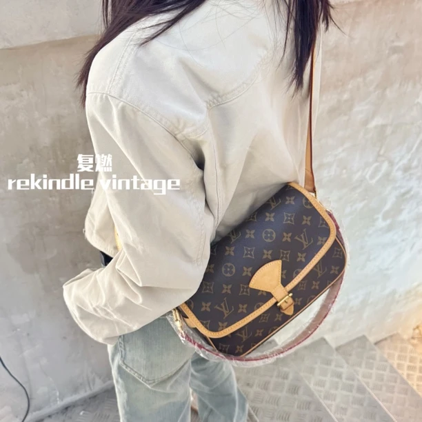 95新 LouisVuitton/路易威登 复燃精选/原皮老花中古法棍斜挎包