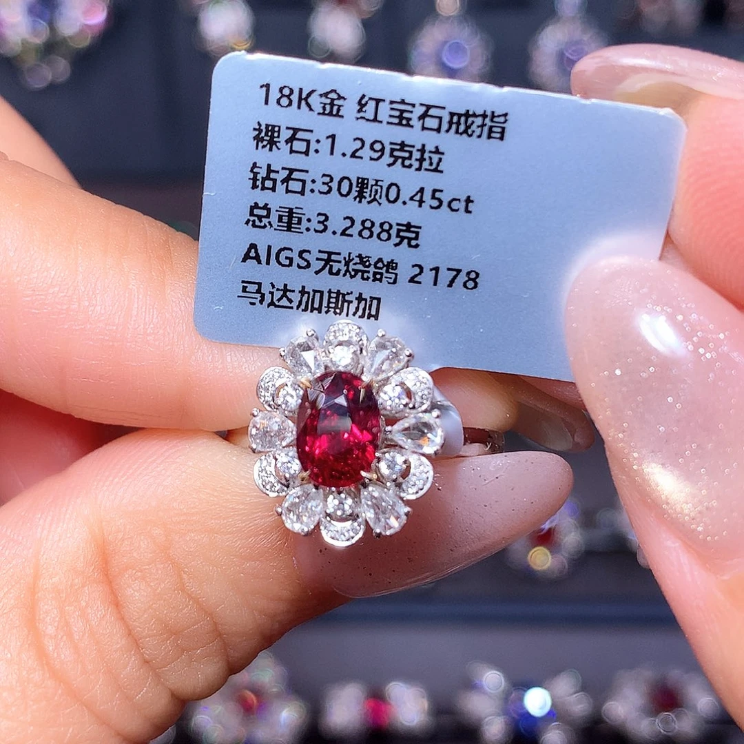 红宝石18K金镶嵌戒指