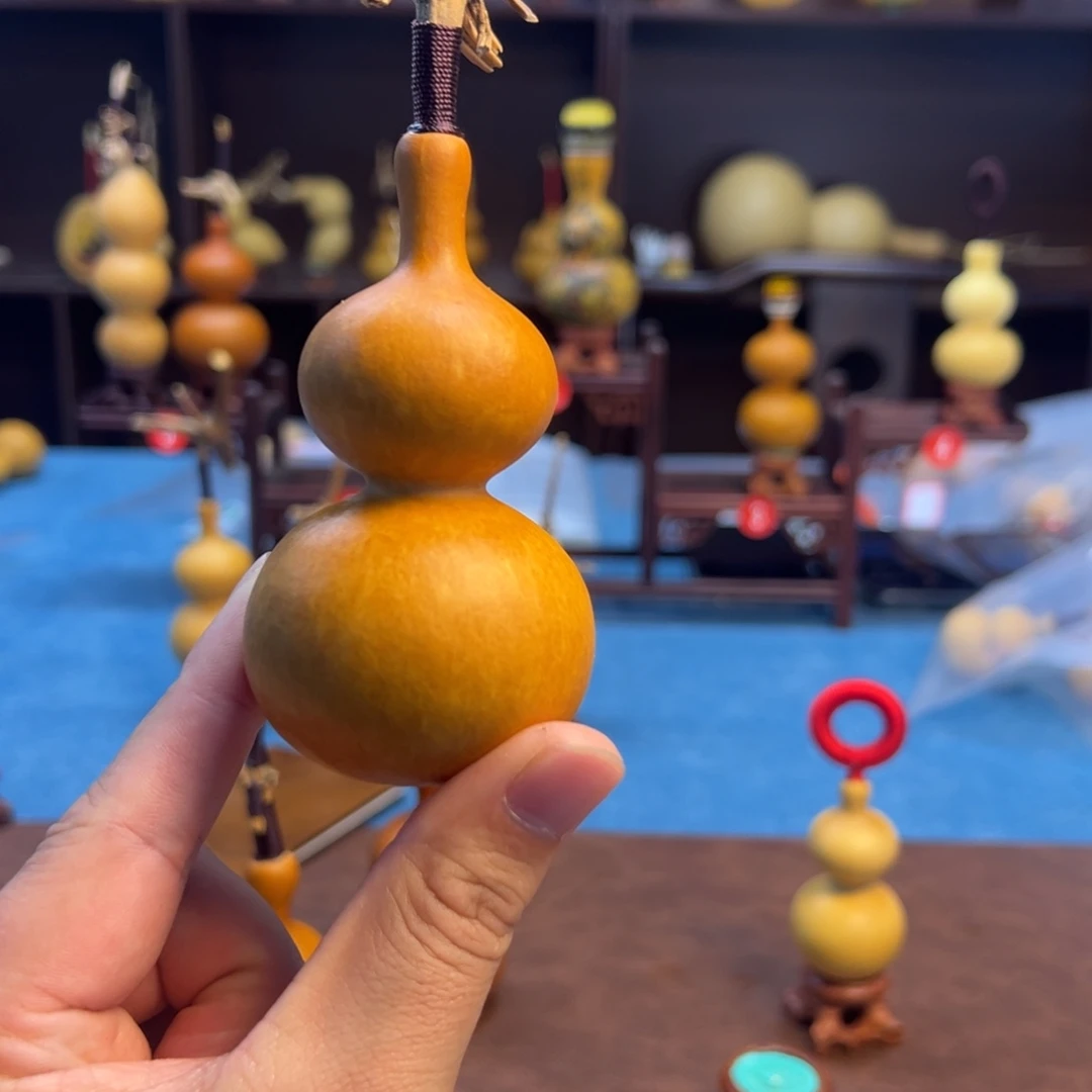 l***迹我在外面吃饭呢你在哪了我不回