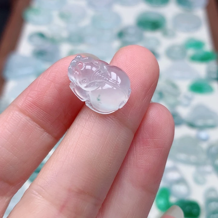 翡翠未镶嵌颈饰冰种貔貅