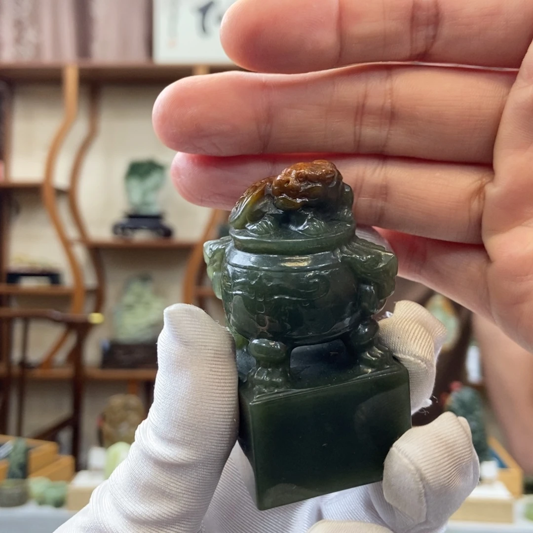 陆***水未镶嵌和田玉把件