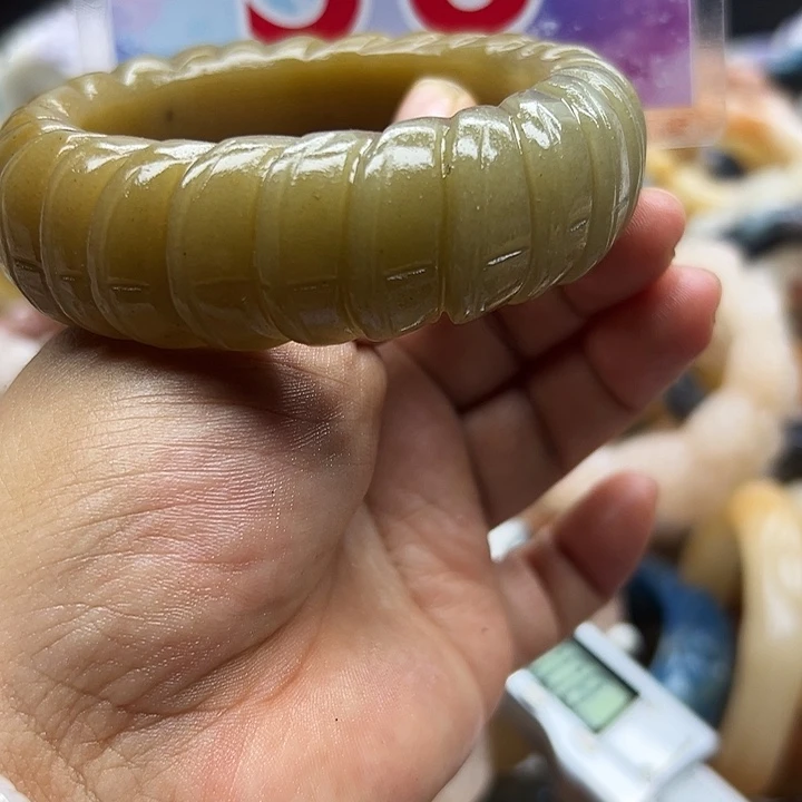 未镶嵌手镯石英岩玉