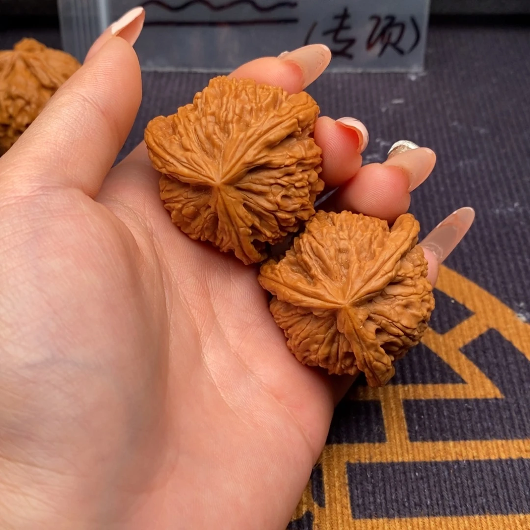无***将文玩核桃吊坠白狮子