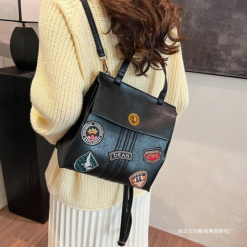 2025新款徽章双肩包包女秋冬季森萌时尚托特包大容量单肩包背包中