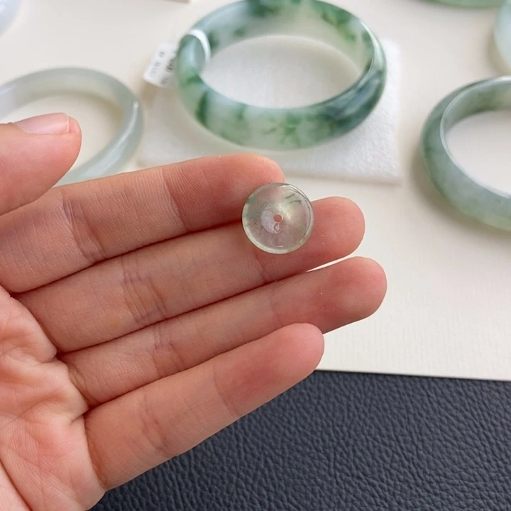 翡翠未镶嵌颈饰13