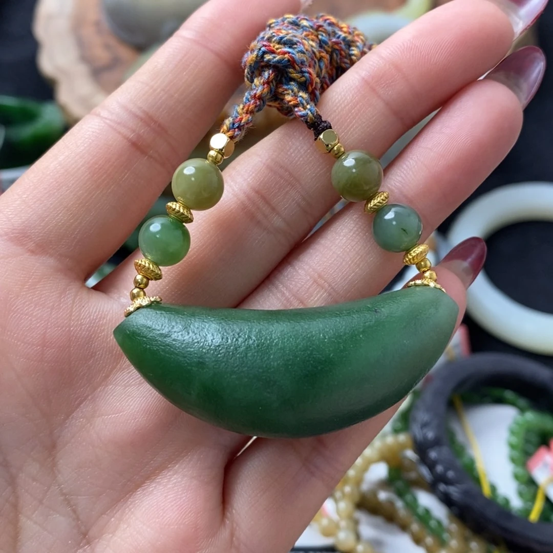 和田玉未镶嵌碧玉路路通吊坠