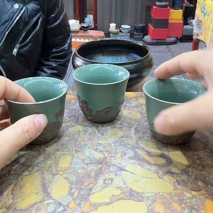 哥瓷浮雕品茗杯。。。品茗