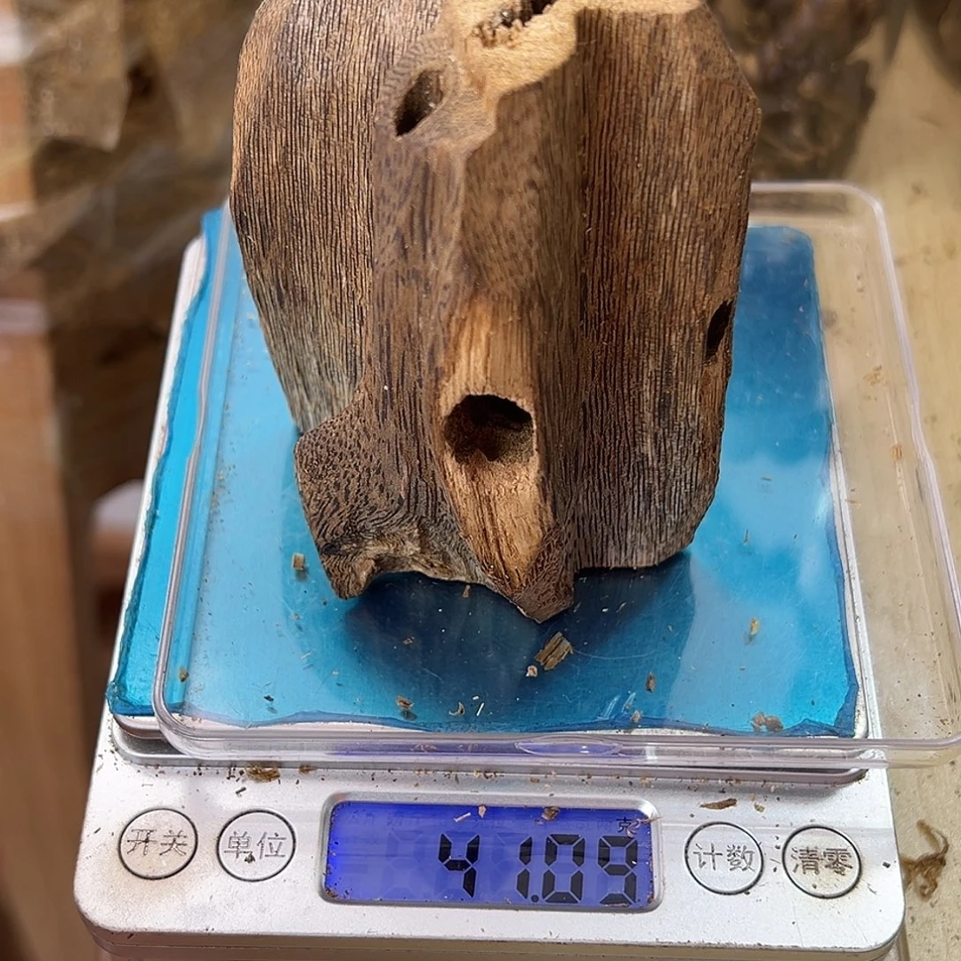 香料绿奇楠虫漏41克蓝宝石