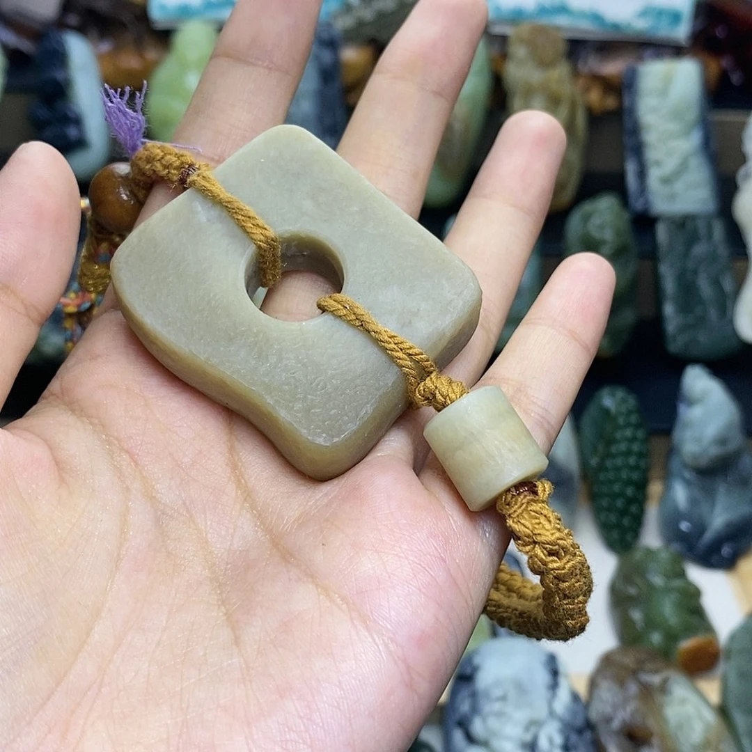 【闪购商品】颈饰未镶嵌和田玉高*音