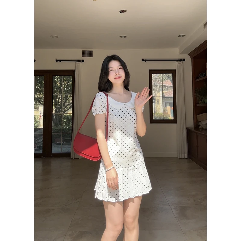 郭九九呢 气质减龄感娃娃领大领口波点显瘦百褶连衣裙 G925Q01919