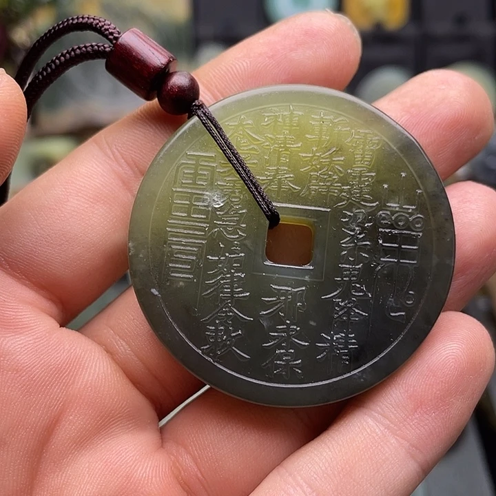 蛇纹石玉挂件未镶嵌