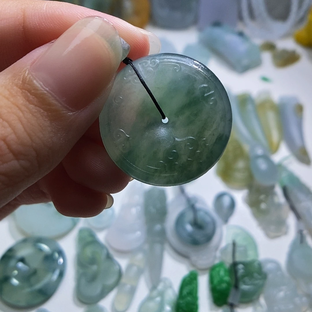 深***的定制翡翠未镶嵌平安扣