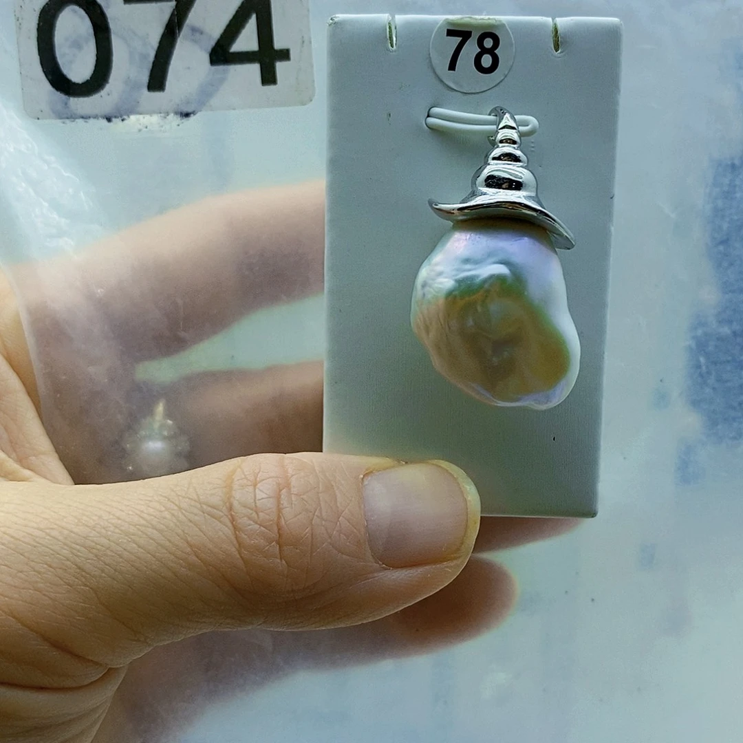 18K金镶嵌淡水珍珠颈饰