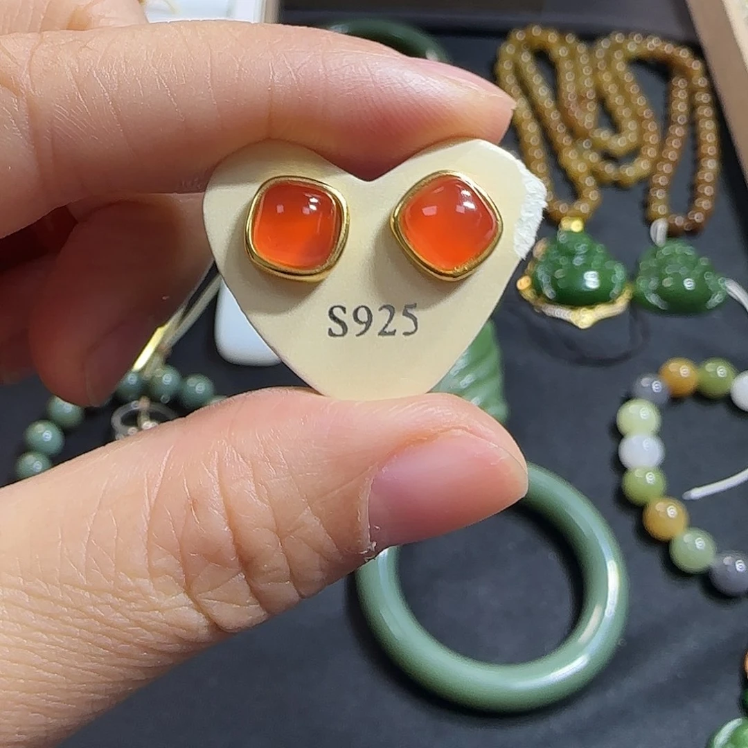 南红玛瑙耳饰未镶嵌