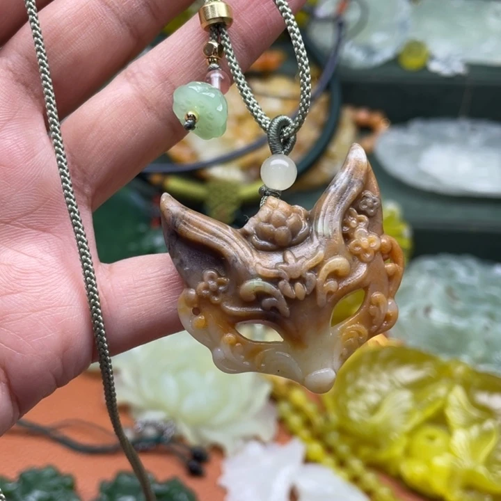 蛇纹石玉未镶嵌颈饰