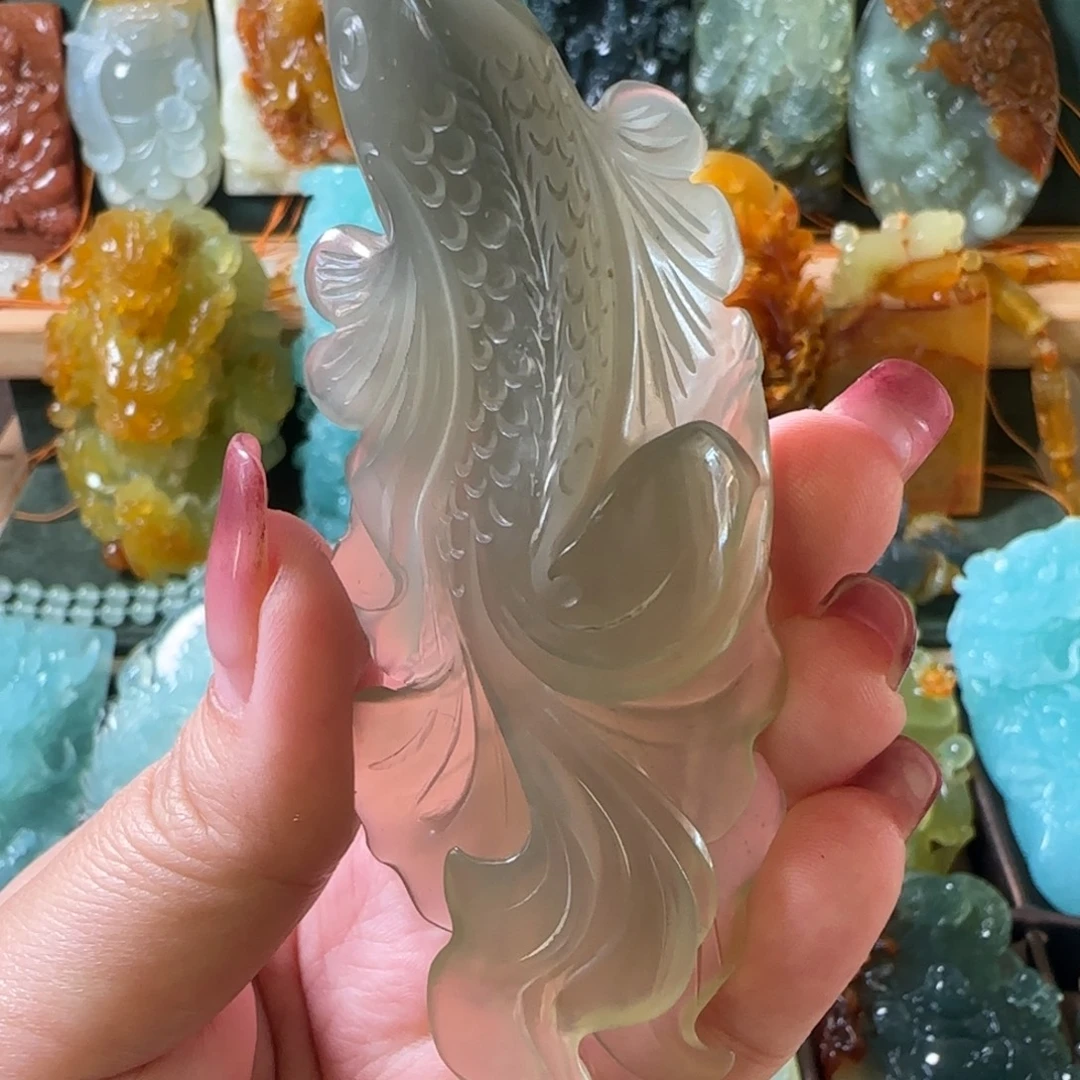 岫玉未镶嵌颈饰鱼