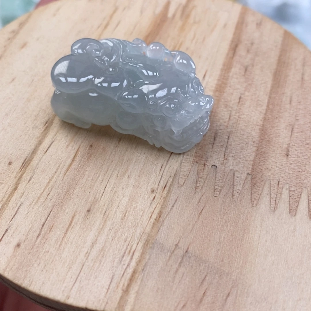 翡翠未镶嵌颈饰多人如意貔貅吊坠