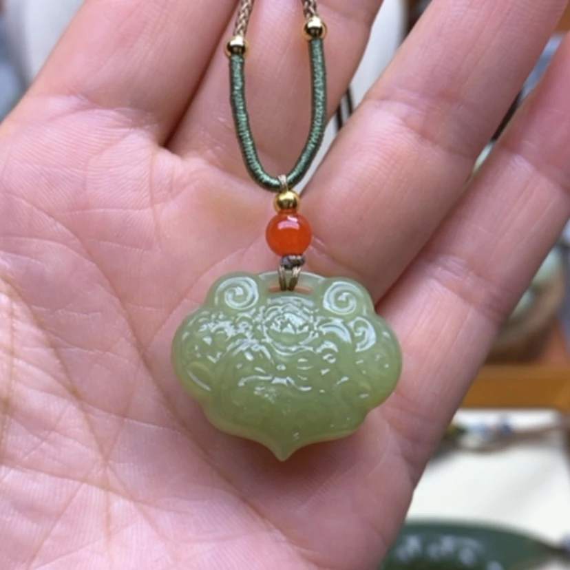 【闪购商品】未镶嵌岫岩老玉（透闪石质玉）挂件