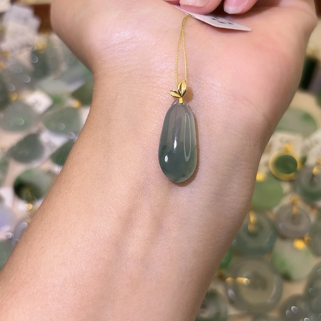 翡翠18K金镶嵌颈饰福瓜