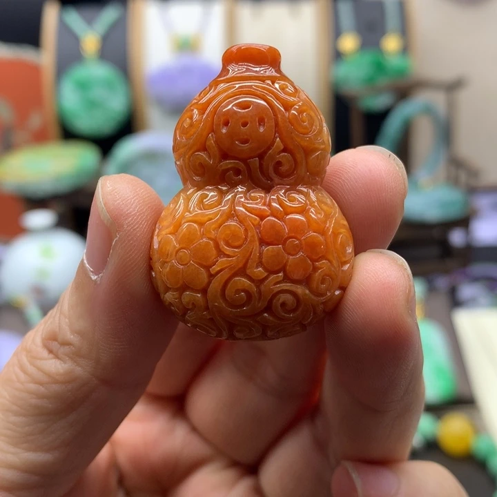 翡翠未镶嵌吊坠(赠链)
