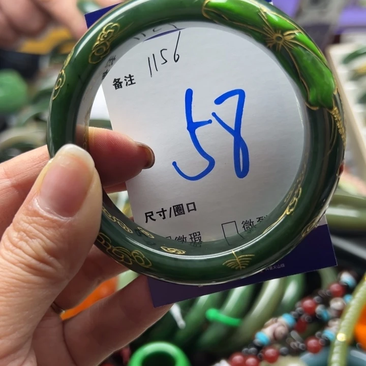 和田玉未镶嵌手镯