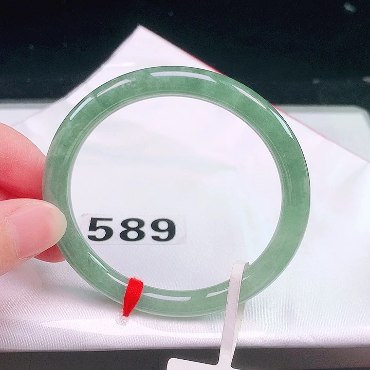 翡翠未镶嵌手镯（圆镯）589