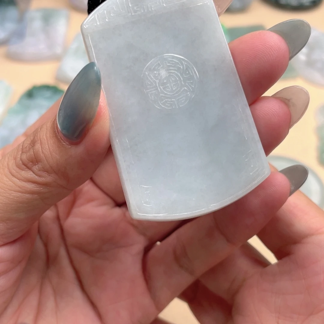 翡翠未镶嵌颈饰无事牌